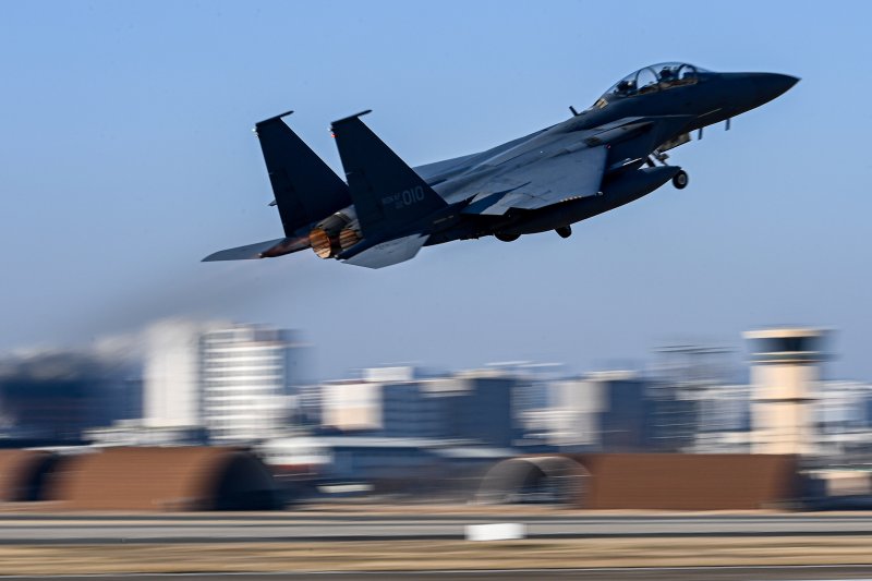 긴급출격하는 F-15K. 사진=공군 제공