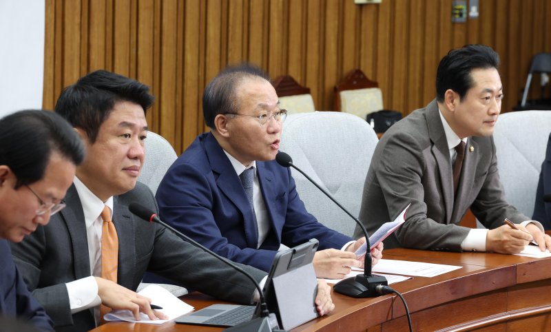 이재명 피습 사건에 윤재옥 "민주, 음모론으로 눈 멀게 하고 있어"