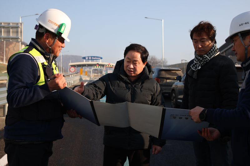 주광덕 시장, 수도권 제2 순환도로 건설 현장 점검..."연휴 전 개통해야"