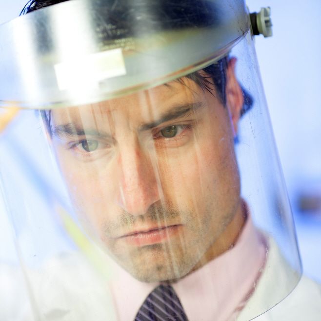 SK케미칼의 코폴리애스터를 이용해 만든 안면 보호대. SK케미칼 제공