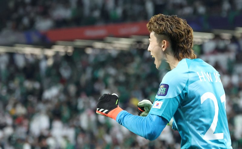 대한민국 골키퍼 조현우가 30일(현지시간) 카타르 알라이얀 에듀케이션 시티 스타디움에서 열린 2023 아시아축구연맹(AFC) 카타르 아시안컵 16강전 대한민국과 사우디아라비아의 경기 승부차기에서 사우디 세 번째와 네 번째 키커 알 나지와 카리브의 슛을 막아낸 뒤 포효하고 있다. 2024.1.31/뉴스1 ⓒ News1 김성진 기자