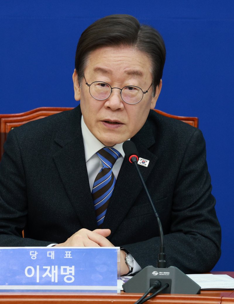 [서울=뉴시스] 고범준 기자 = 이재명 더불어민주당 대표가 2일 오후 서울 여의도 국회에서 열린 한반도위기관리TF 1차 전체회의에서 발언하고 있다. 2024.02.02. bjko@newsis.com