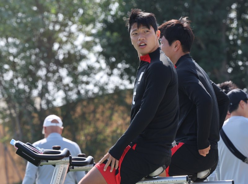 [도하(카타르)=뉴시스] 김근수 기자 = 아시아축구연맹(AFC) 2023 카타르 아시안컵 4강 진출에 성공한 대한민국 축구 국가대표팀 황희찬이 3일(현지시간) 카타르 도하 알 에글라 트레이닝 센터에서 회복 훈련을 하고 있다. 2024.02.03. ks@newsis.com