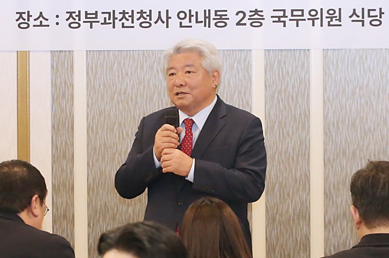 김홍일 방송통신위원장이 5일 정부과천청사에서 열린 기자간담회에서 발언하고 있다. 방통위 제공