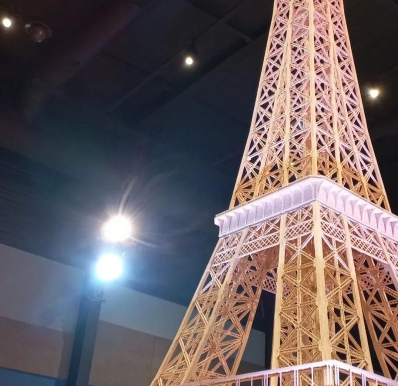 리샤르 플로씨가 성냥개비로 만든 7.19ｍ 높이의 에펠탑 모형./사진=리샤르 플로씨 인스타그램 캡처,연합뉴스