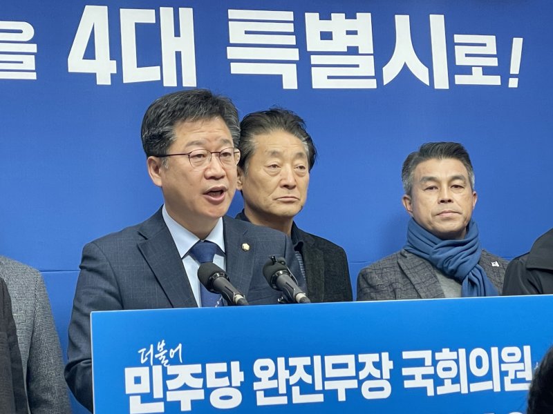 안호영 더불어민주당 국회의원이 7일 전북특별자치도의회에서 기자회견을 열고 3선 도전을 선언했다. 연합뉴스
