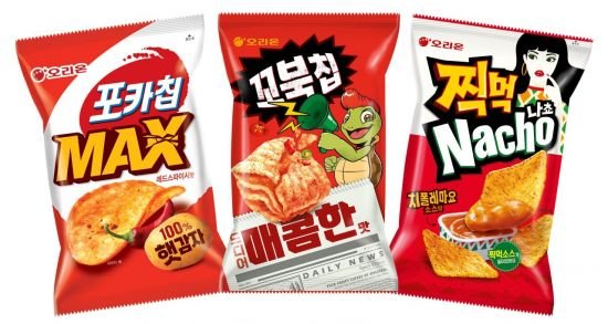 포카칩 MAX 레드스파이시맛, 오리온 꼬북칩 매콤한맛, 찍먹 나쵸 치폴레마요소스맛 제품 모습.(사진=오리온 제공) *재판매 및 DB 금지