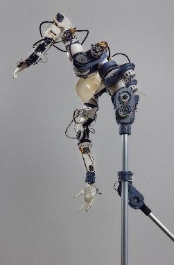 권병준 '외나무다리를 건너는 로봇' / 국립현대미술관 제공