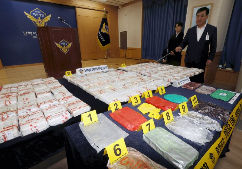 3500억 배달사고..부산항 선박서 코카인 100kg 발견