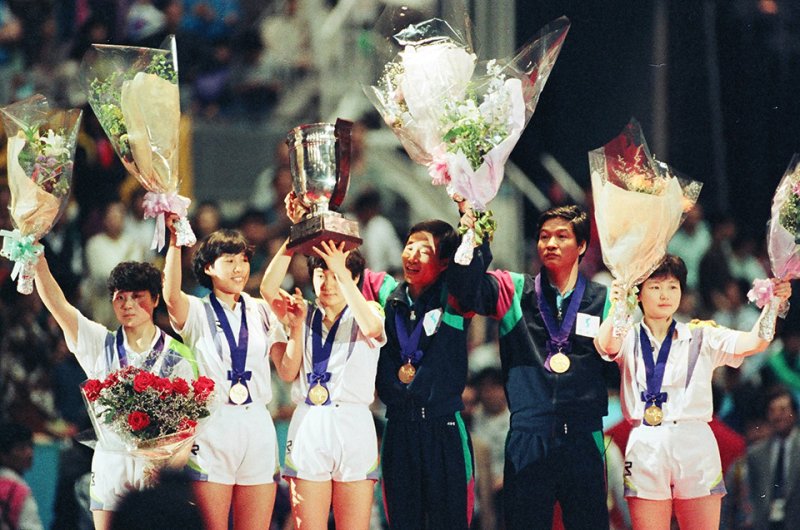 [서울=뉴시스]남북단일팀 ‘코리아’가 일궈낸 1991년 지바 대회 여자단체전의 감격도 잊을 수 없는 전적이다. 2024.02.08. (사진=부산세계탁구선수권 조직위원회 제공) *재판매 및 DB 금지