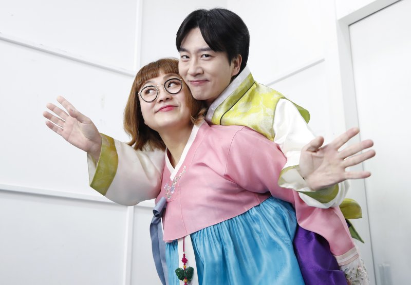 코미디언 조수연(왼쪽)과 신윤승 ⓒ News1 권현진 기자