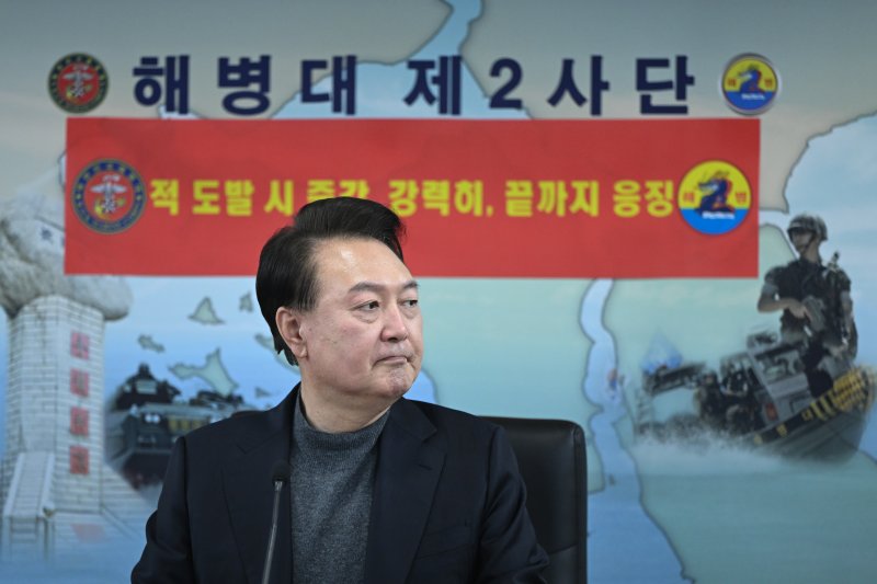 尹 “북한 도발, ‘先조치·後보고’ 압도적 대응”