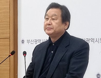 김무성 "총선 공천 신청 철회…공관위 시스템 공천 정착돼 보람"