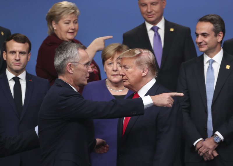 지난 2019년 12월 4일 영국 왓포드에서 열린 북대서양조약기구(NATO·나토) 정상회의에서 당시 미 대통령이었던 도널드 트럼프(앞줄 오른쪽)가 나토 정상들과 함께 사진을 찍고 있다.AP연합뉴스