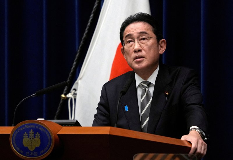 기시다 후미오 일본 총리가 13일 일본 도쿄 총리관저에서 기자회견 중 발언하고 있다. 로이터뉴스1
