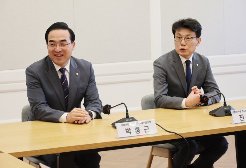 민주 '통합비례정당'에 새진보연합·진보당 합류…조국에는 "연합대상 아냐"