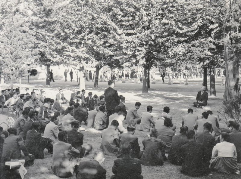 1960년대 전진한이 시민들과 토론하던 모습 [현암사 제공. 재판매 및 DB 금지]