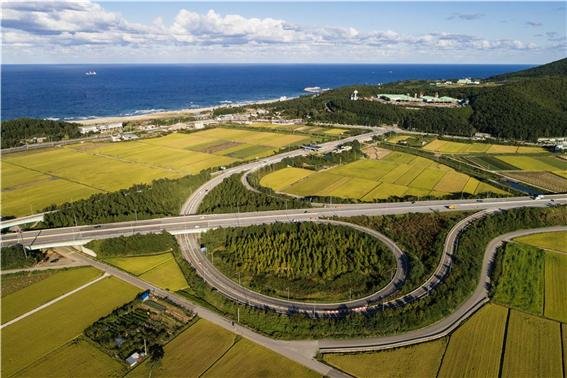 동해 고속도로 탄소중립숲 전경(망상 나들목) 한국도로공사 제공