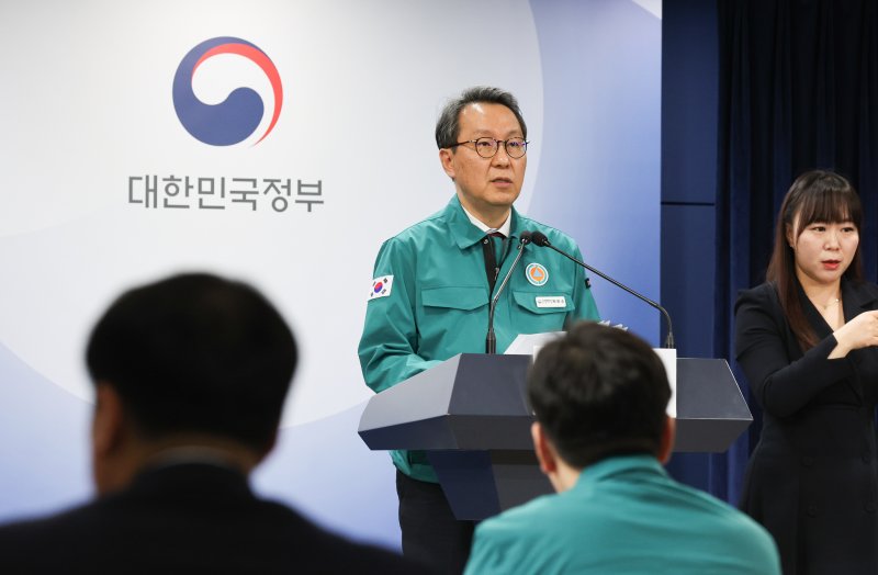 박민수 중앙사고수습본부 부본부장(보건복지부 제2차관)이 16일 서울 종로구 정부서울청사에서 의사 집단행동 중앙사고수습본부 정례 브리핑을 하고 있다. 2024.2.16/뉴스1 ⓒ News1 허경 기자