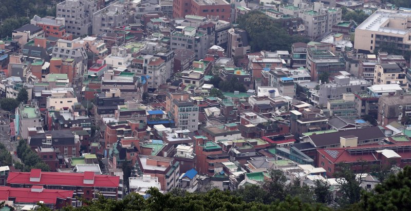 서울 남산에서 바라본 빌라촌의 모습. 뉴스1