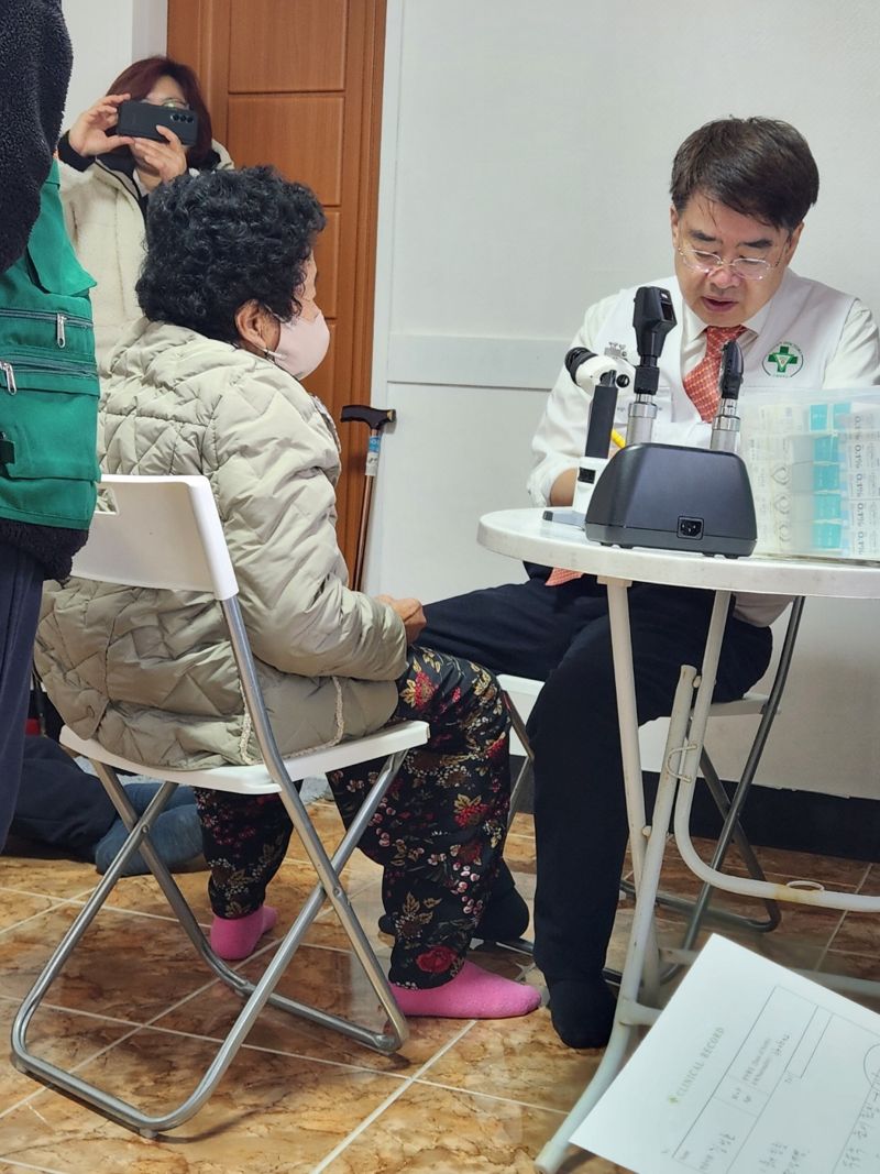 부산 70대 노의사, 지리산 고향 찾아 왕진봉사 '미담'