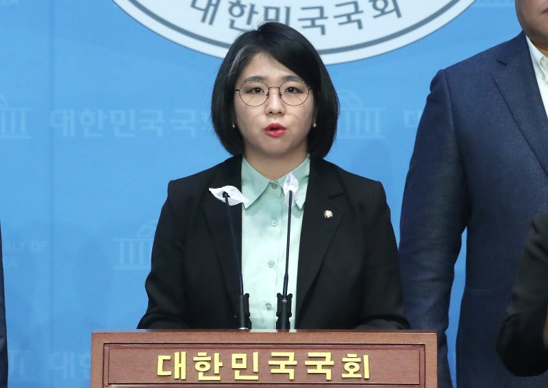 용혜인 새진보연합 의원이 지난달 7일 오전 국회에서 기자회견을 갖고 비례연합정당 추진 방향을 제안하고 있다. 뉴스1