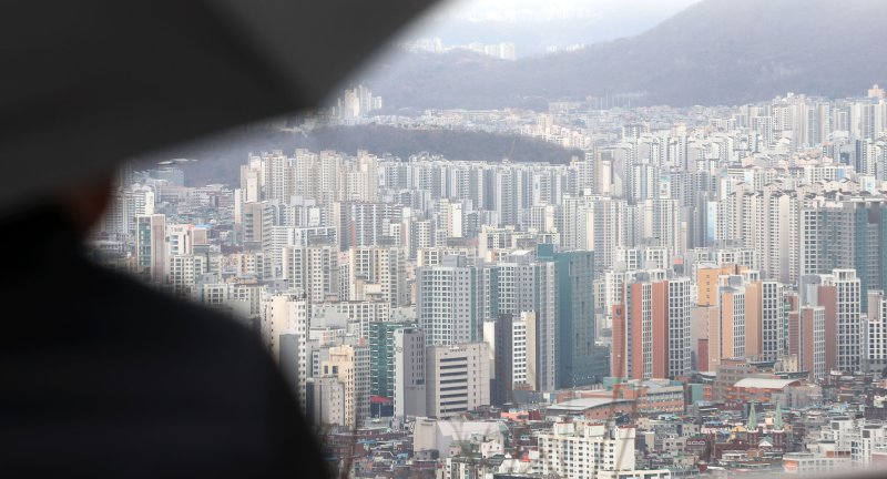 지난달 서울 중구 남산에서 바라본 아파트 모습. 뉴시스 제공