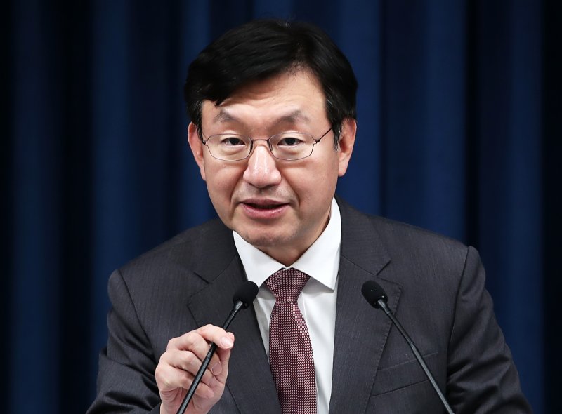 성태윤 대통령실 정책실장이 지난 2일 용산 대통령실 청사에서 제5~8차 민생토론회 관련 브리핑을 하고 있다. /사진=뉴스1