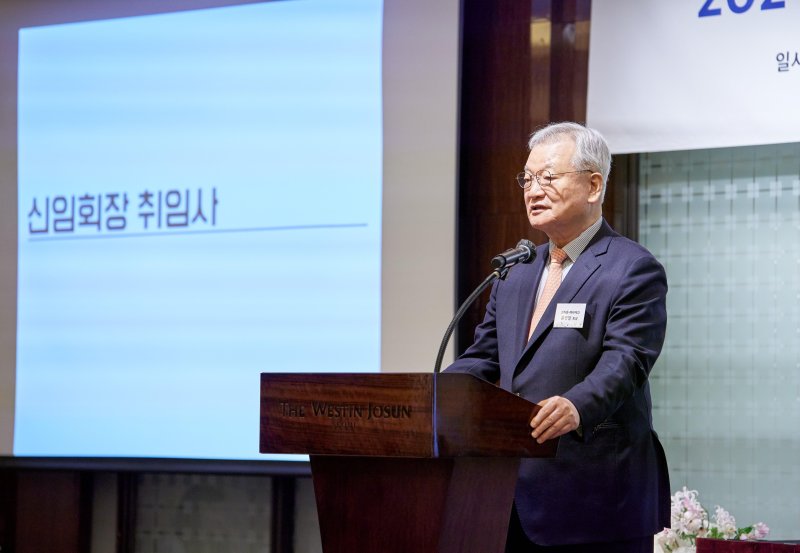 20일 서울 중구 웨스틴조선서울에서 열린 한국메세나협회 2024년 정기총회에서 윤영달 신임 회장이 취임사를 하고 있다. /사진=크라운해태제과