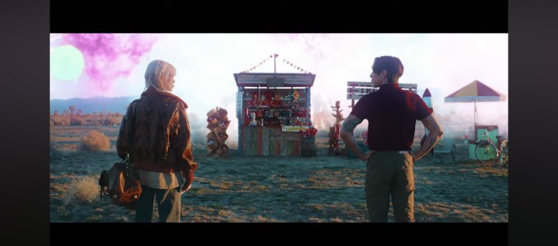 [서울=뉴시스] 아이유 '쇼퍼' 뮤직비디오. (사진 = 이담 엔터테인먼트 제공) 2024.02.21. photo@newsis.com *재판매 및 DB 금지