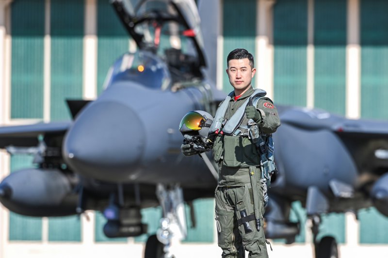 공군 '최우수조종사'에 김선경 소령 "먼저 떠난 동기와 영예 나눠 기쁘다"