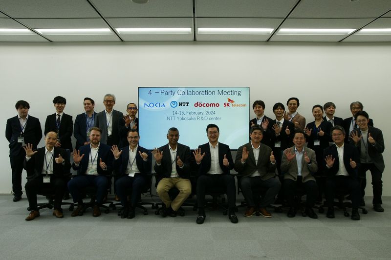 4개사 기술 관계자들이 지난 15일 일본 요코스카시 NTT R&D센터에서 진행된 기술 협력 회의에 참석하고 있다. SKT 제공