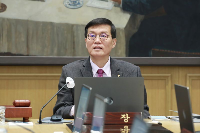 이창용 한국은행 총재가 22일 오전 서울 중구 한국은행에서 열린 금융통화위원회 본회의에서 회의를 주재하고 있다. 한국은행 제공