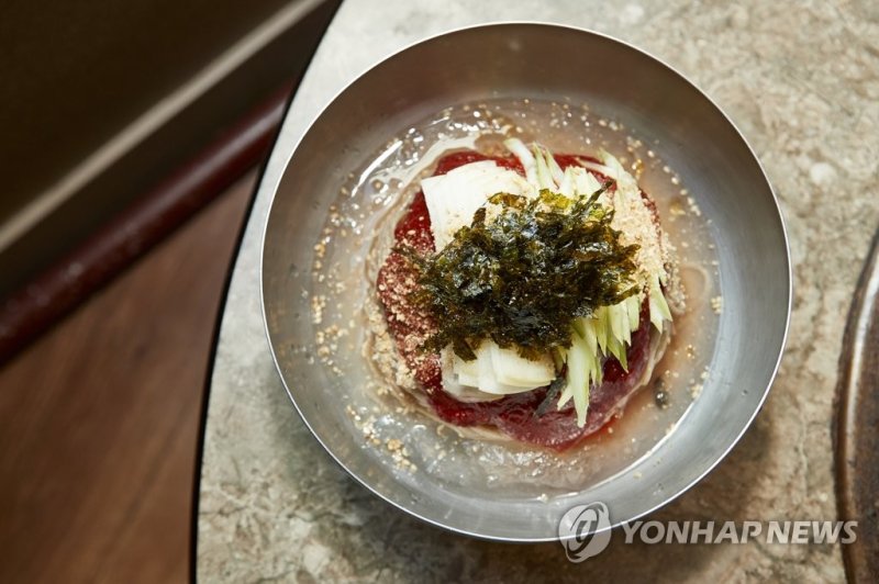 메밀막국수 춘천닭갈비 (춘천=연합뉴스) 임귀주 기자 = 닭갈비와 궁합이 맞는 메밀막국수. 시원하면서도 맛이 깔끔해 입가심용으로 그만이다. 2018.2.1 (끝)