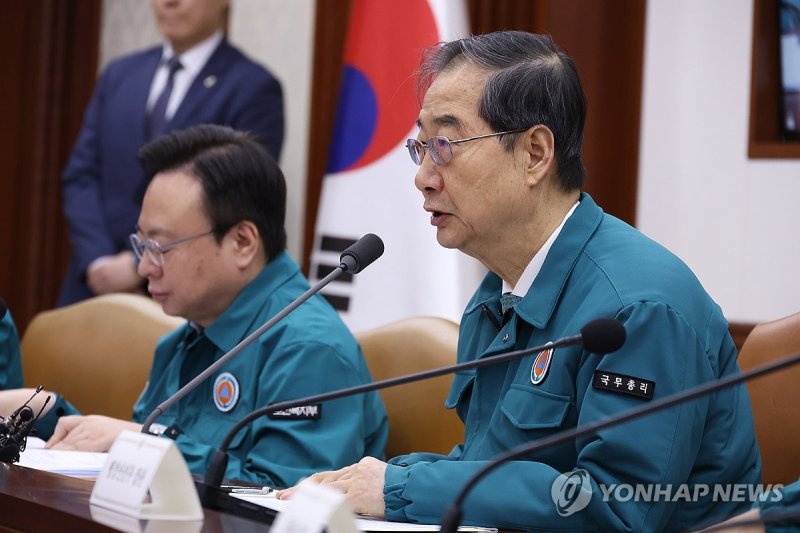 발언하는 한덕수 국무총리 발언하는 한덕수 국무총리 (서울=연합뉴스) 황광모 기자 = 한덕수 국무총리가 23일 오전 서울 종로구 정부서울청사에서 열린 의사 집단행동 중앙재난안전대책본부 회의에서 발언하고 있다. 2024.2.23 hkmpooh@yna.co.kr (끝)