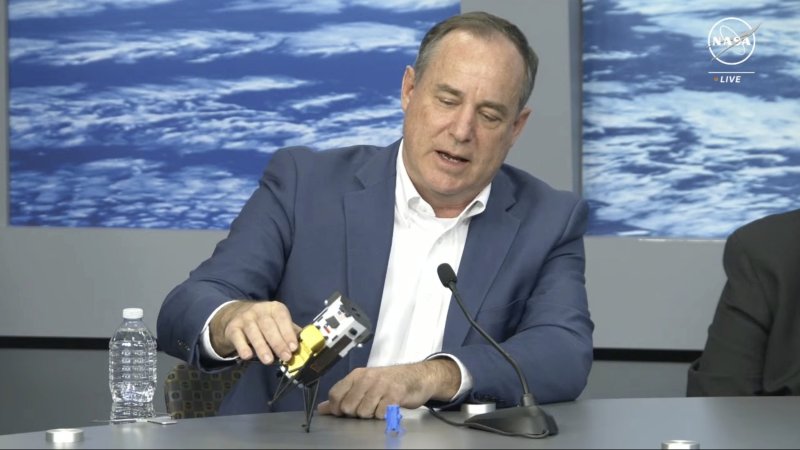 미국의 민간 무인 우주선 '오디세우스' 개발기업 인튜이티브 머신스의 스트부 알테무스 최고경영자(CEO)가 23일(현지시간) 오디세우스의 달 착륙 과정에 대한 설명을 하고 있다. 사진=AP연합뉴스