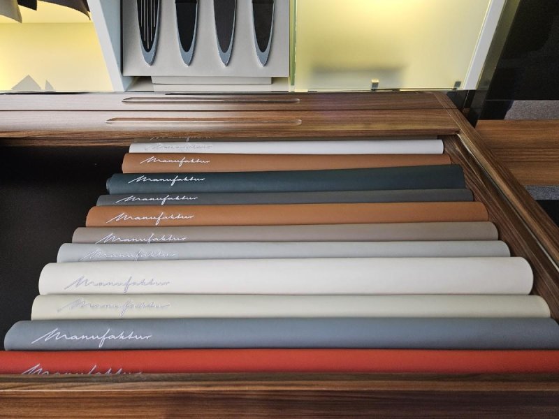 마이바흐 아틀리에의 가죽 시트 샘플 [촬영 김보경]