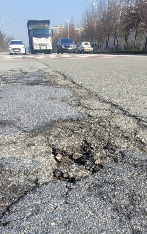 갈라진 도로 자료사진. 뉴시스