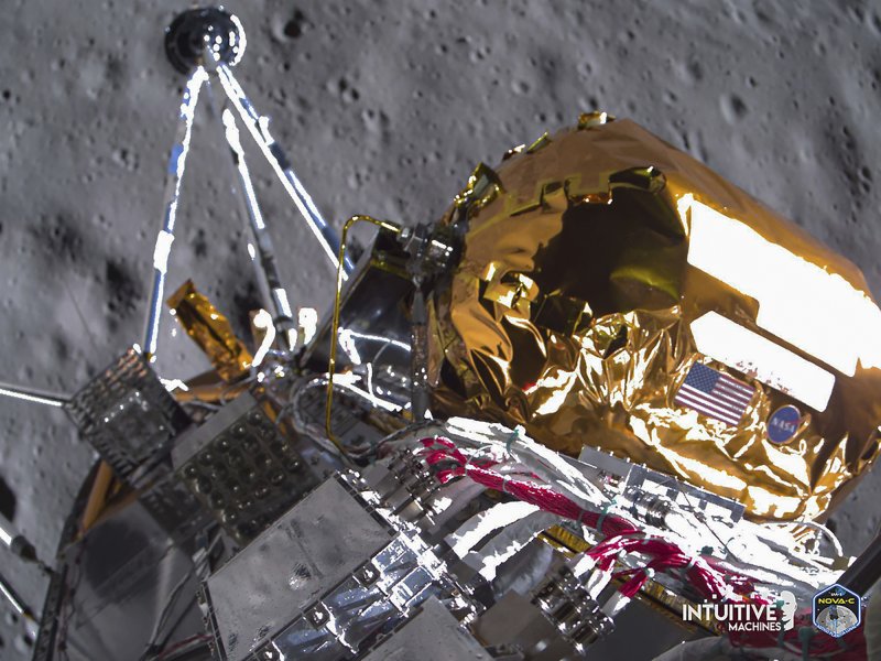 지난달 27일(현지시간) 미국 민간 우주기업 인튜이티브머신스(IM)의 '오디세우스'가 전송한 달 표면 사진.AP뉴시스