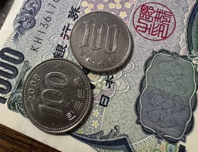 일본에서 물건을 산 뒤 거스름돈으로 엔화 100엔 대신 한화 100원짜리 동전을 받았다는 주장이 제기됐다. /사진=엑스