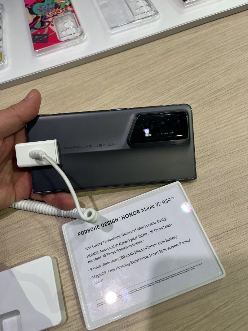 아너가 MWC 2024에 전시한 매직 V2 RSR 포르쉐 디자인. 2024.2.26/뉴스1 ⓒ News1 조재현 기자