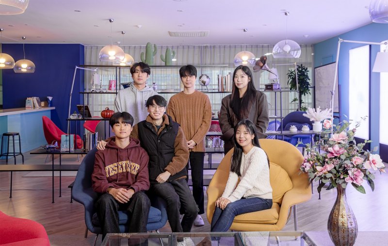 윗줄 왼쪽부터 오형석, 조규형, 반수현 연구원, 아랫줄 왼쪽부터 조진혁 연구원, 제 1저자 이주영 연구원, 구강희 교수.