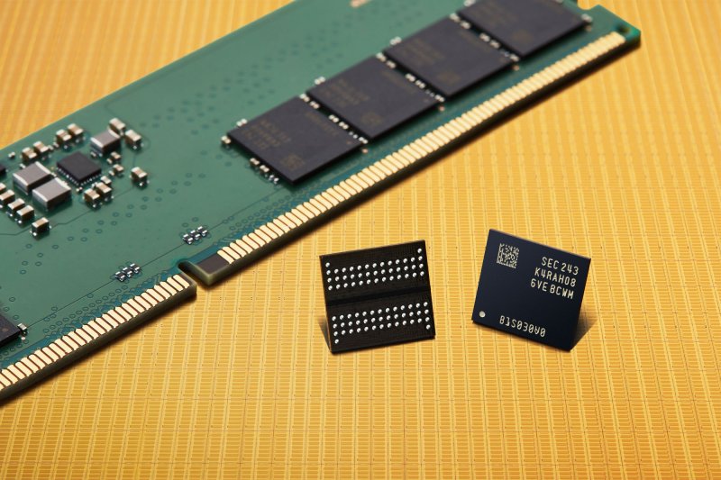 삼성전자의 16Gb(기가비트) DDR5 D램. 뉴스1
