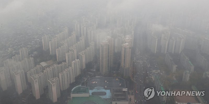 강남ㆍ송파 비아파트 토지거래허가구역 해제 강남ㆍ송파 비아파트 토지거래허가구역 해제 (서울=연합뉴스) 강민지 기자 = 서울시는 제18차 도시계획위원회에서 국제교류복합지구 인근 4개 동(잠실·삼성·청담·대치)에 대해 토지 거래 허가를 받아야 할 대상을 아파트 용도로 한정하는 토자거래허가구역 조정(안)을 승인했다. 조정된 토지거래허가구역은 16일 공고하며 공고 즉시 효력을 발휘한다. 사진은 16일 서울 잠실동 일대. 2023.11.16 mjkang@yna.co.kr (끝)