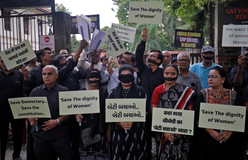 23일(현지시간) 인도 동부 매니푸르주 아마다바드에서 시민들이 여성 2명이 성폭행당한 사건을 규탄하는 시위를 벌이고 있다. 2023.07.23/ ⓒ 로이터=뉴스1 ⓒ News1 박재하 기자