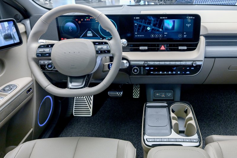 서울 강남구 현대 모터스튜디오 서울에 전시된 더 뉴 아이오닉 5의 실내.(현대차 제공)