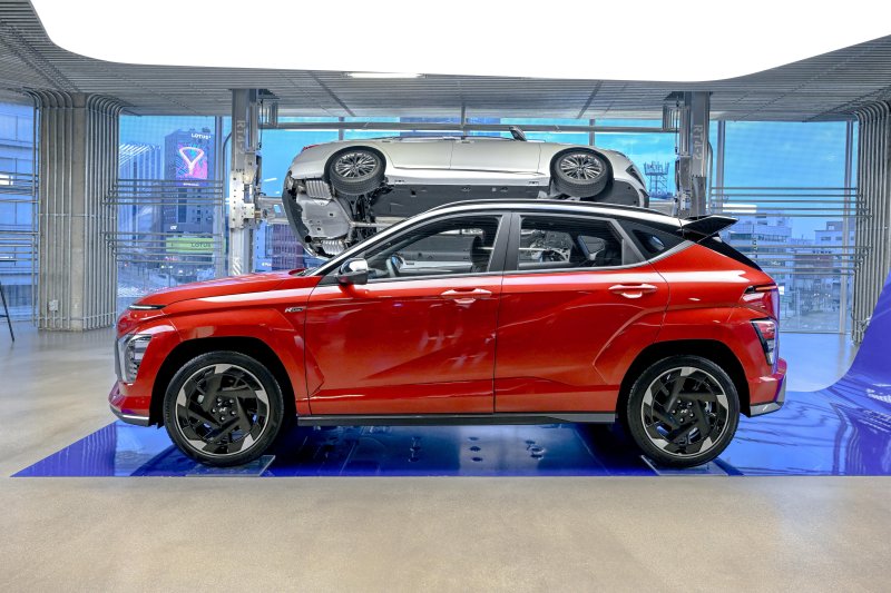 서울 강남구 현대 모터스튜디오 서울에 전시된 2024 코나 일렉트릭 N 라인.(현대차 제공)