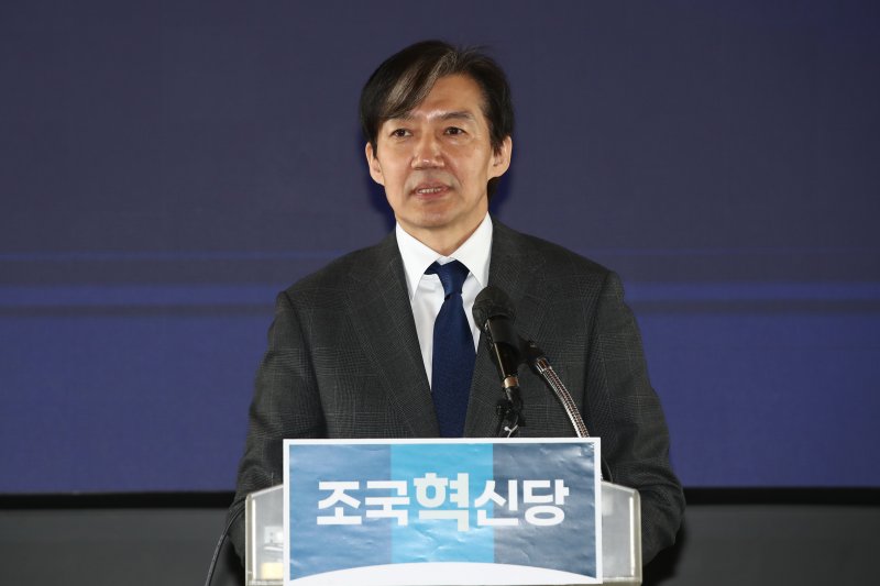 조국 "우리당, 민주에 악재 아냐…진보진영 파이 키우는 것"[2024 총선]