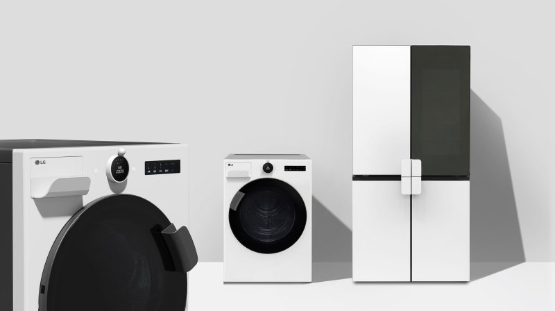 LG 컴포트 키트가 적용된 세탁기, 건조기, 냉장고(왼쪽부터) LG전자 제공