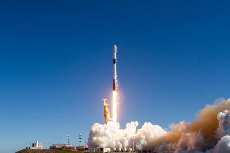 우리 군 최초 군사정찰위성 1호기가 지난해 12월2일 새벽 3시19분(한국시간) 미국 캘리포니아 소재 반덴버그 우주군기지에서 발사되고 있다. 사진=SpaceX 제공